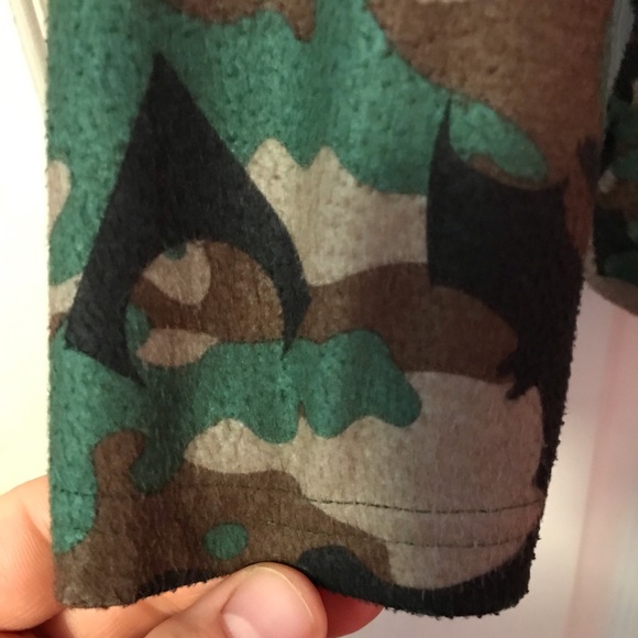 Justice League Camouflage Pajama Top Boys 6/7 - Picture 6 of 11